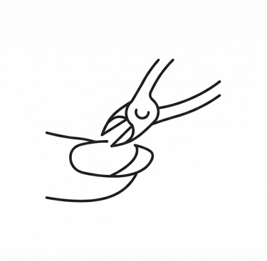 Ícone de alicate de unha, representando a técnica de cutilagem de alta precisão e cuidado das manicures do salão We Hall.