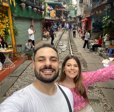 train, Hanoi, vietnam, travel, love, couple