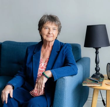 Helen Holbrook Integrative Counsellor in Therapy Room