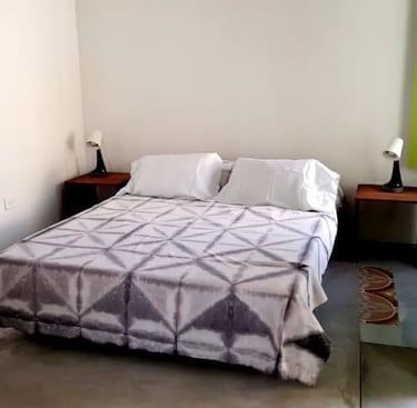 Cuarto doble con cama amplia en Casa Bela Honda Tolima.