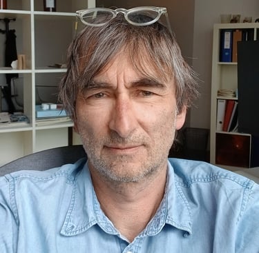 PASKAL est un auteur de BD qui s'intéresse en tant qu'artiste à l'usage de l’IA.