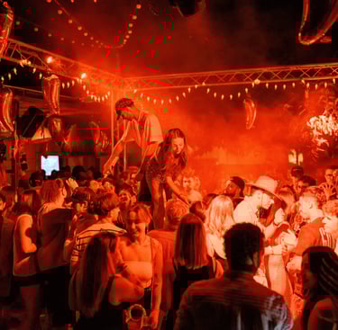 Party pleine au Restaurant et bar Les Jardins de Beo à Canet-en-Roussillon