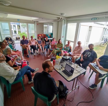 Groupe de personens du collectif Tournon en Commun en formation démocratie participative