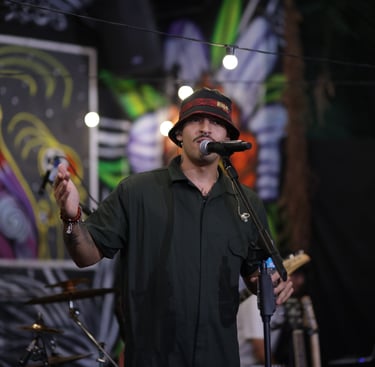 alt="música ao vivo casamento SP banda animada para festa"