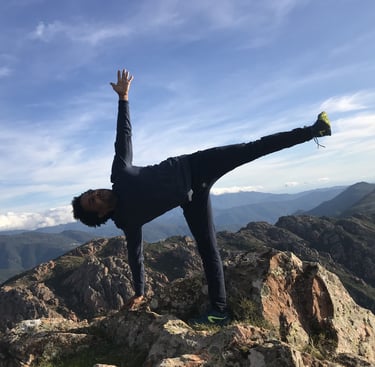 prof et studio de Yoga iyengar , vinyasa et hatha yoga