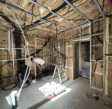 Passage des gaines électriques sur un chantier neuf Omelec 16