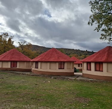 Cabañas para cuatro con baño o para ocho con baño colectivoonas