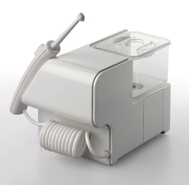 Description of a water flosser, pump, tank, nozzles hygiene-precision.com