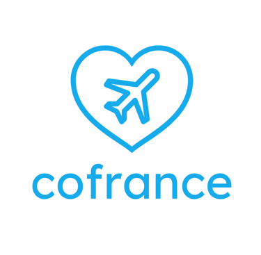 Logo Blanc et bleu ciel de coffrante agence de voyage