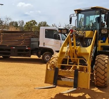 Descarregamento do material do haras modular prefabricado