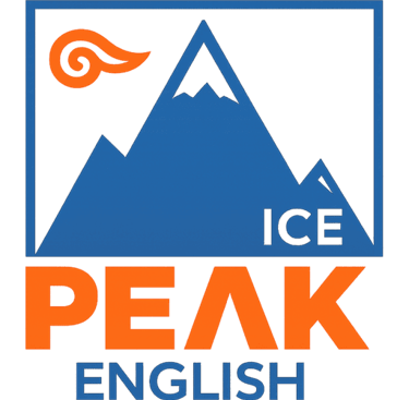 Logotipo de Ice Peak English que presenta una montaña azul con texto naranja sin fondo.