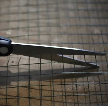 How to cut chicken wire