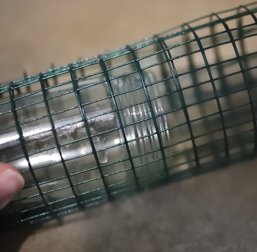 How to roll the chicken wire to give it the shape