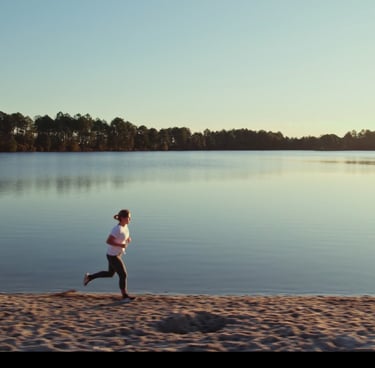 pub asics laura court au bord du lac