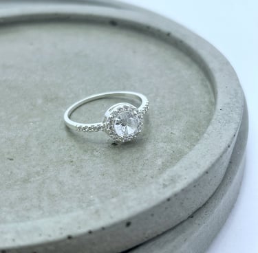 Anel em prata 925 com com zirconia 3mm