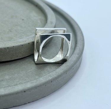 Anel em prata 925 formato quadrado separado