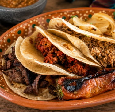 Tacos de barbacoa estilo guadalajara, arrachera y chorizo