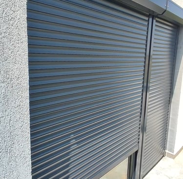 Rulou exterior din aluminiu Sev Home , rulou manual sau electric cu telecomanda Rulou cu Plasa
