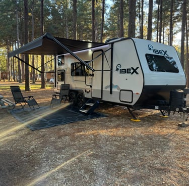Lightning RV Rentals of Louisiana | Travel Trailer Rentals | Fifth Wheel Camper Rentals