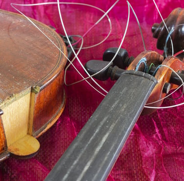 Broken violin where the neck has come off