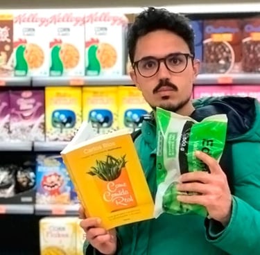 Carlos íos Come Comida Real