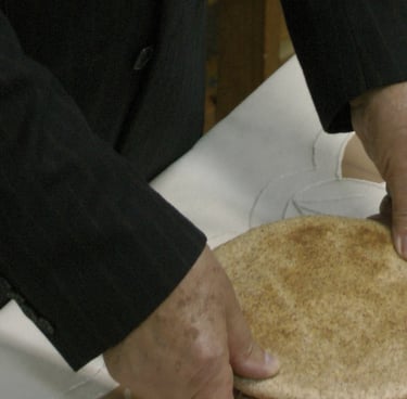 Pane azzimo per la Santa Cena. Celebrazione della Pasqua. Il Corpo di Cristo