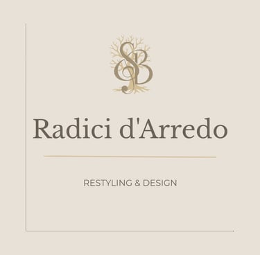 Logo del sito Radici d'Arredo toni naturali e albero stilizzato