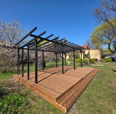 a wooden deck with a pergolized wooden deck