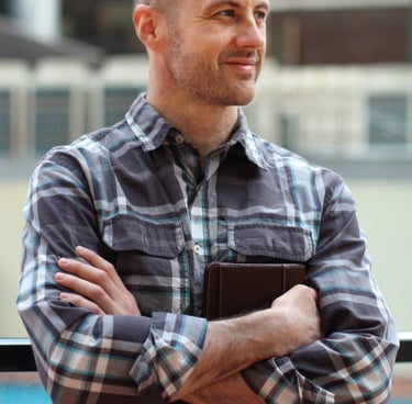 Gerente de oficinas en Bilbao satisfecho con el servicio de pintura de Pinturas Gheorghe.