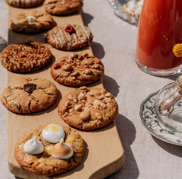 Plusieurs cookies sur une table 