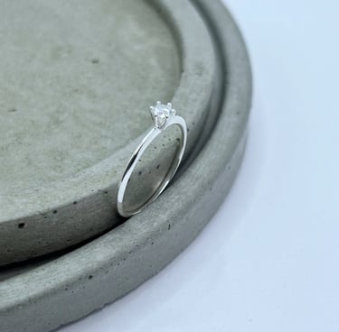 Anel em prata 925 solitário com zircônia