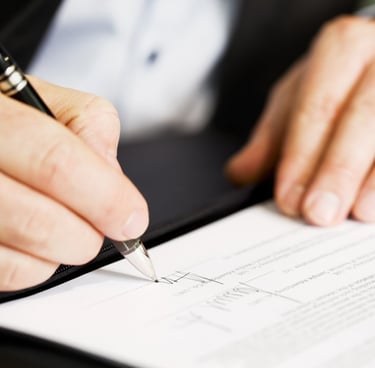 Ruka potpisuje ugovor , obvezno pravo i ugovorni odnosi