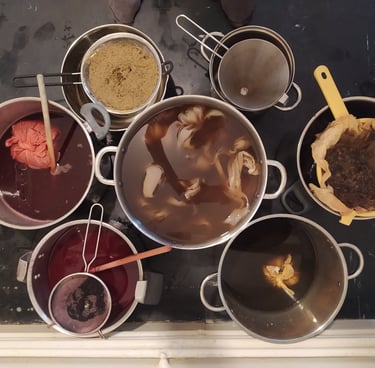 Bains de teinture végétale, plantes tinctoriales  artisanat aveyron et occitanie made in frances