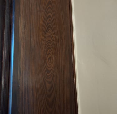 joue de cheminée effet faux-bois