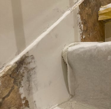 restauration plinthe faux-marbre bordeaux