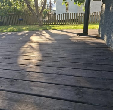 une peinture naturelle appliquée sur une ancienne terasse protectrice avec huile de lin et colorante