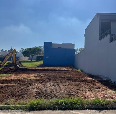 Terraplanagem e remoção de entulho em obras residenciais e comerciais em Rio Claro e região.