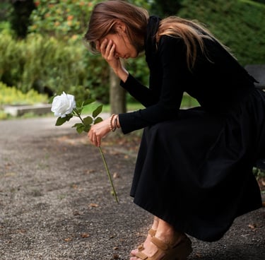 femme en deuil qui pleure
