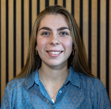 Portret van Angela Leijdekkers, editor bij OG Vastgoed