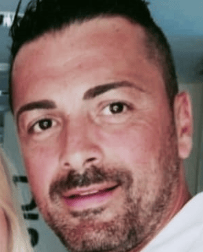 portrait sebastien gérant du salon de coiffure Déesse Coiffure à antibes