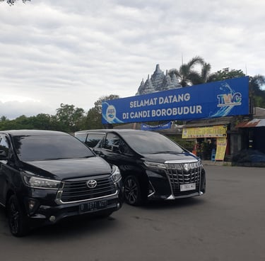 pengantaran tamu ke candi borobudur dengan alphard dan innova reborn