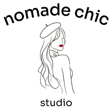 Nomade Chic Studio logo featuring a minimalist line art woman with a beret and red lips.