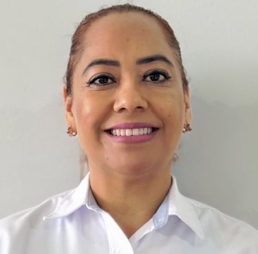 a woman in a white shirt and a white shirt