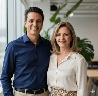 Casal brasileiro feliz de cerca de 50 anos em imagem de depoimento de clientes satisfeitos.