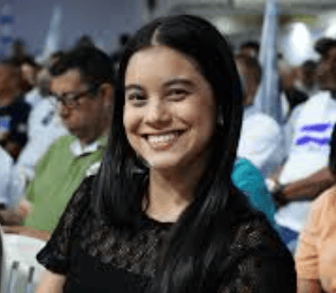 Una mujer satisfecha por la prueba genética que se realizó con NEXO GENETICA