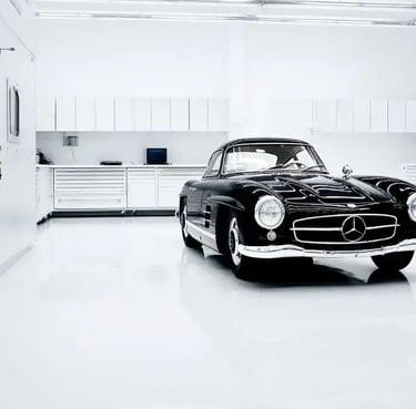 schwarzer Mercedes Oldtimer in heller Werkstatt