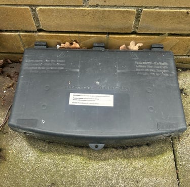 Rat box with incorrect and missing labels