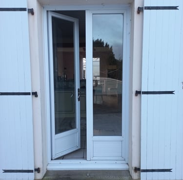 double porte en pvc posée par l'artisan menuisier en Vendée