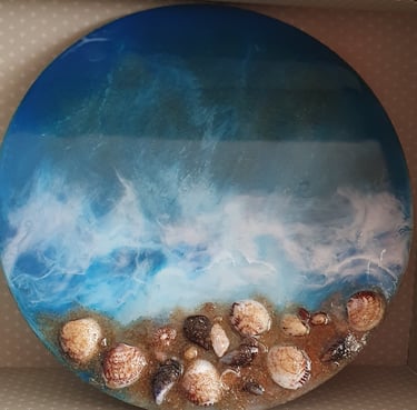 a decorative plate with shells and shells on it