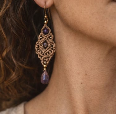 Aretes artesanales de joyería raíz nativa